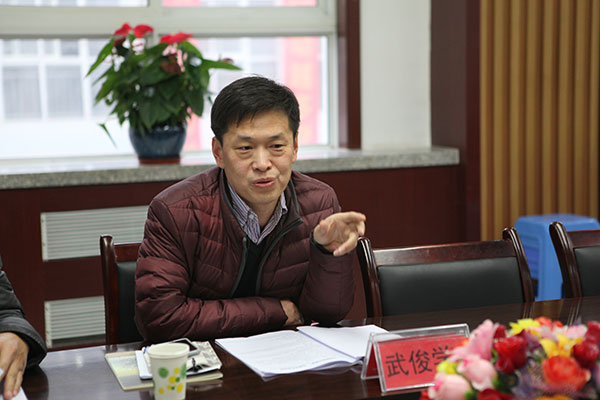 教科处主任陈咏英和历史学科组老师等陪