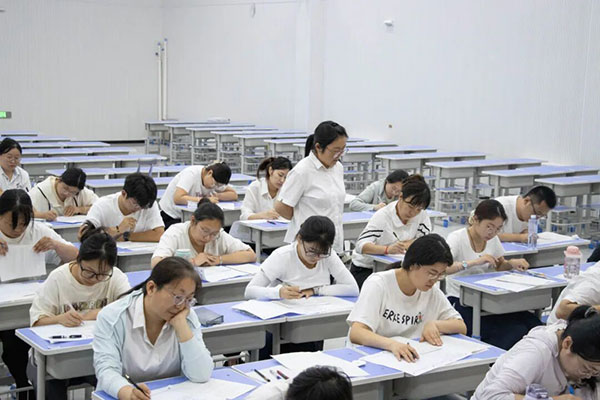 以考核强基础”
