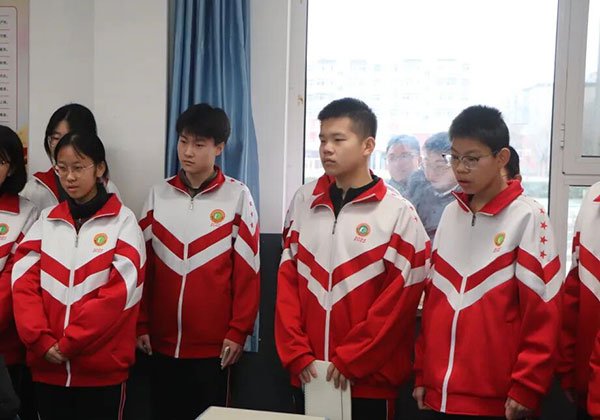 师生代表一行