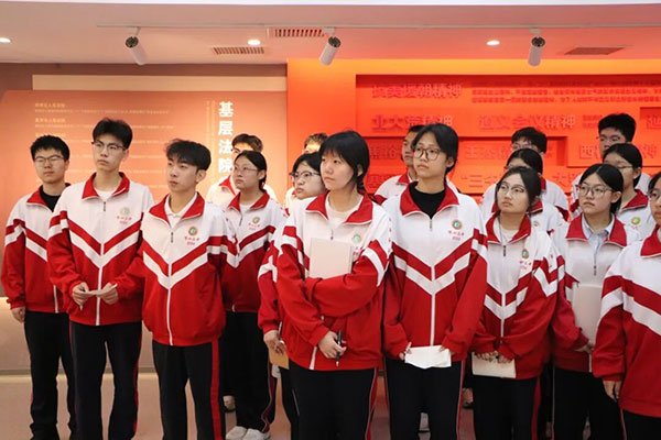 永利国际棋牌APP限时优惠组织学子走