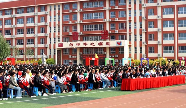 十八响礼炮的雄浑鸣响正式拉开了本次成