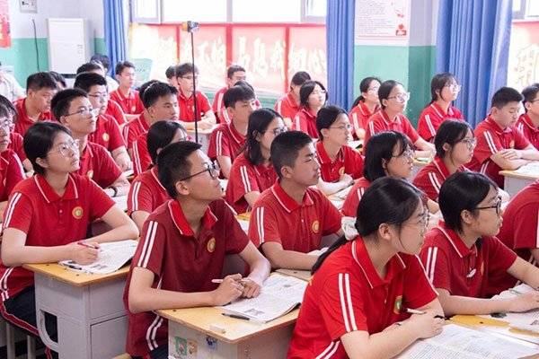 高二年级精心组织举办了大公开课大教研