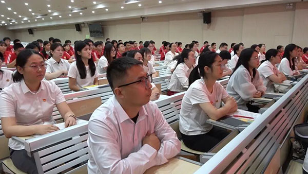 全体人员共同聆听习近平总书记重要讲话