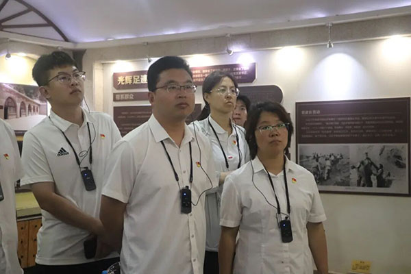 在实践中淬炼党性