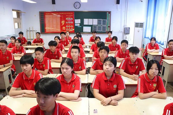 为传承红色精神