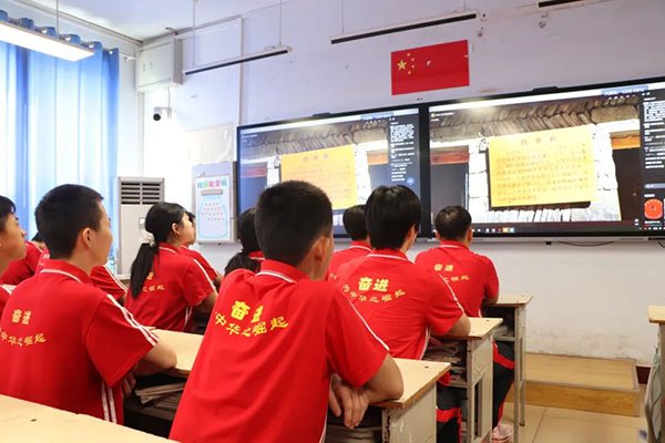 在实践中淬炼党性